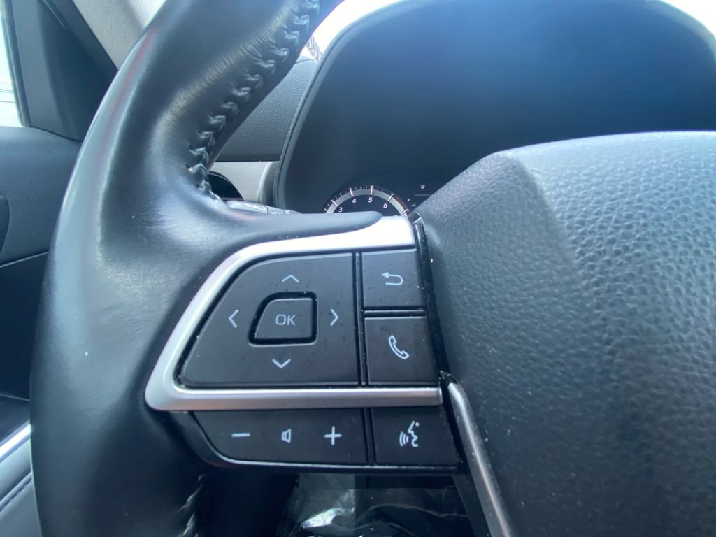 Used 2023 Toyota Highlander LE AWD/4WD image 18