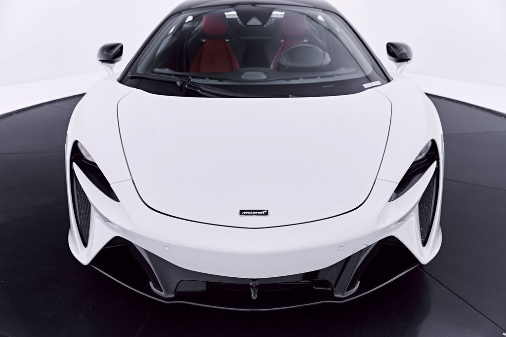 Used 2024 McLaren Artura RWD image 28