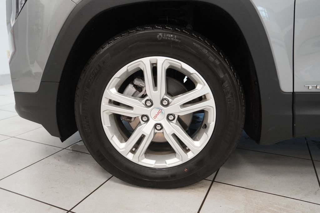Used 2024 GMC Terrain SLE w/ Driver Convenience Package FWD image 17
