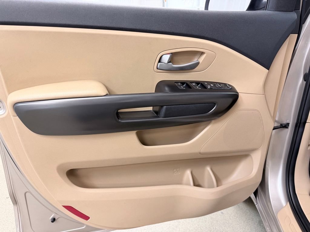 Used 2017 Kia Sedona LX FWD image 8