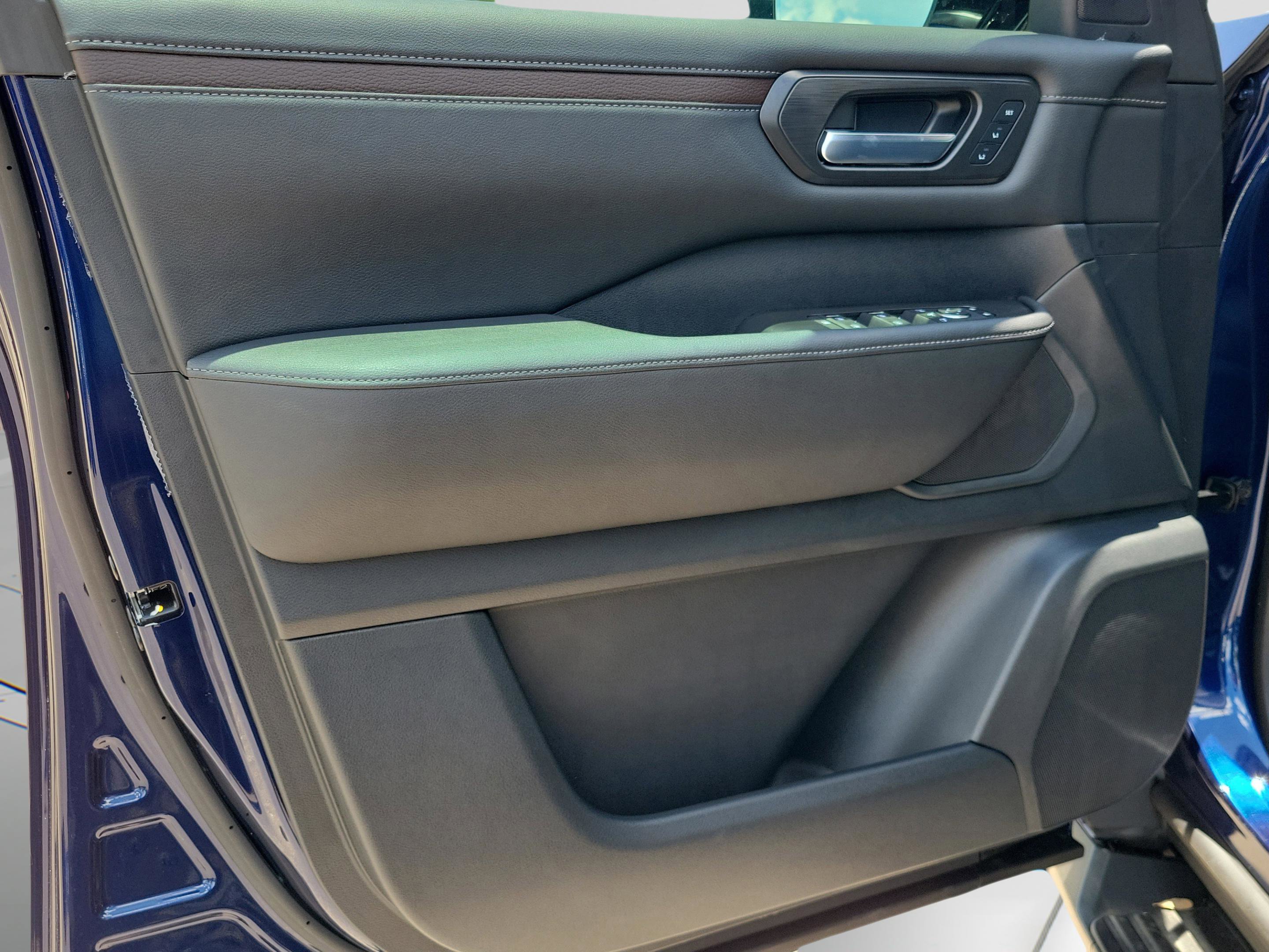 New 2025 Nissan Armada SL image 22