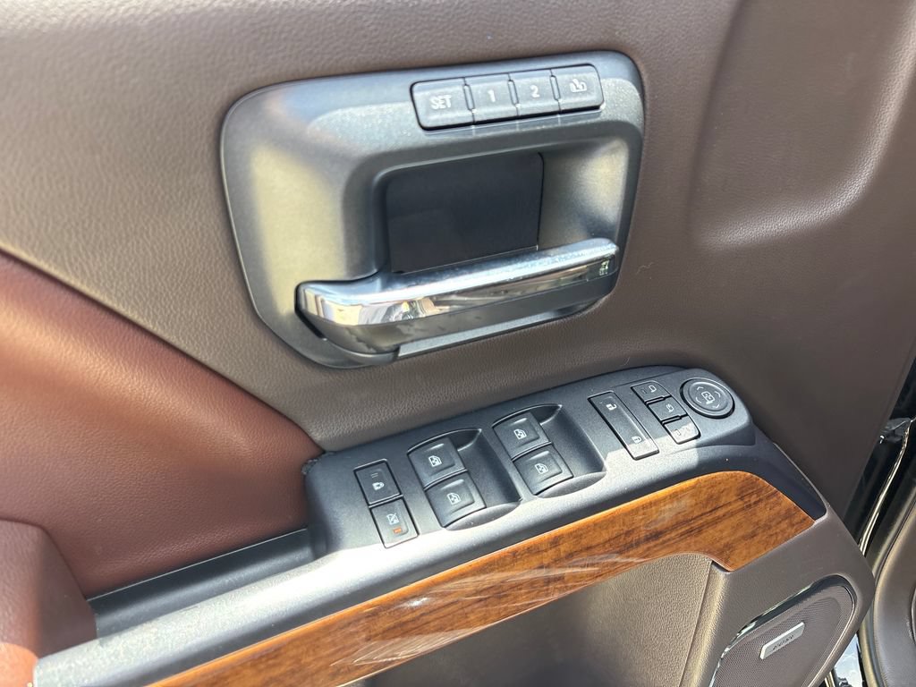 Used 2015 Chevrolet Silverado 1500 High Country w/ High Country Premium Package AWD/4WD image 12