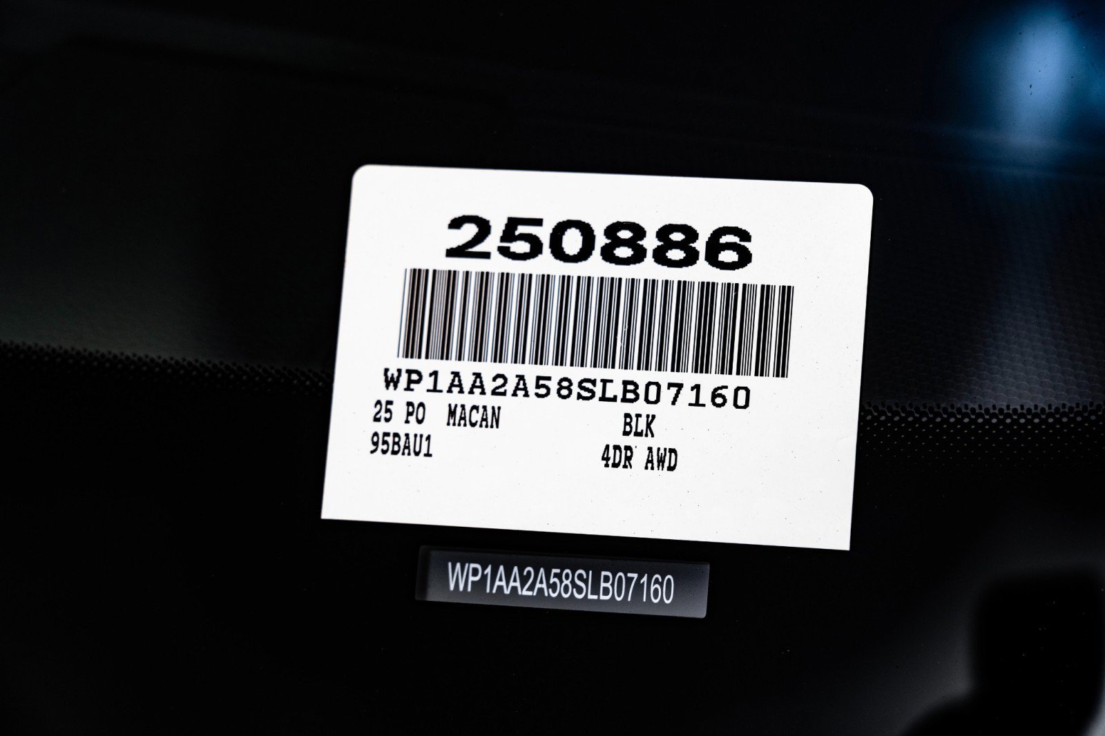 Certified 2025 Porsche Macan AWD/4WD image 25