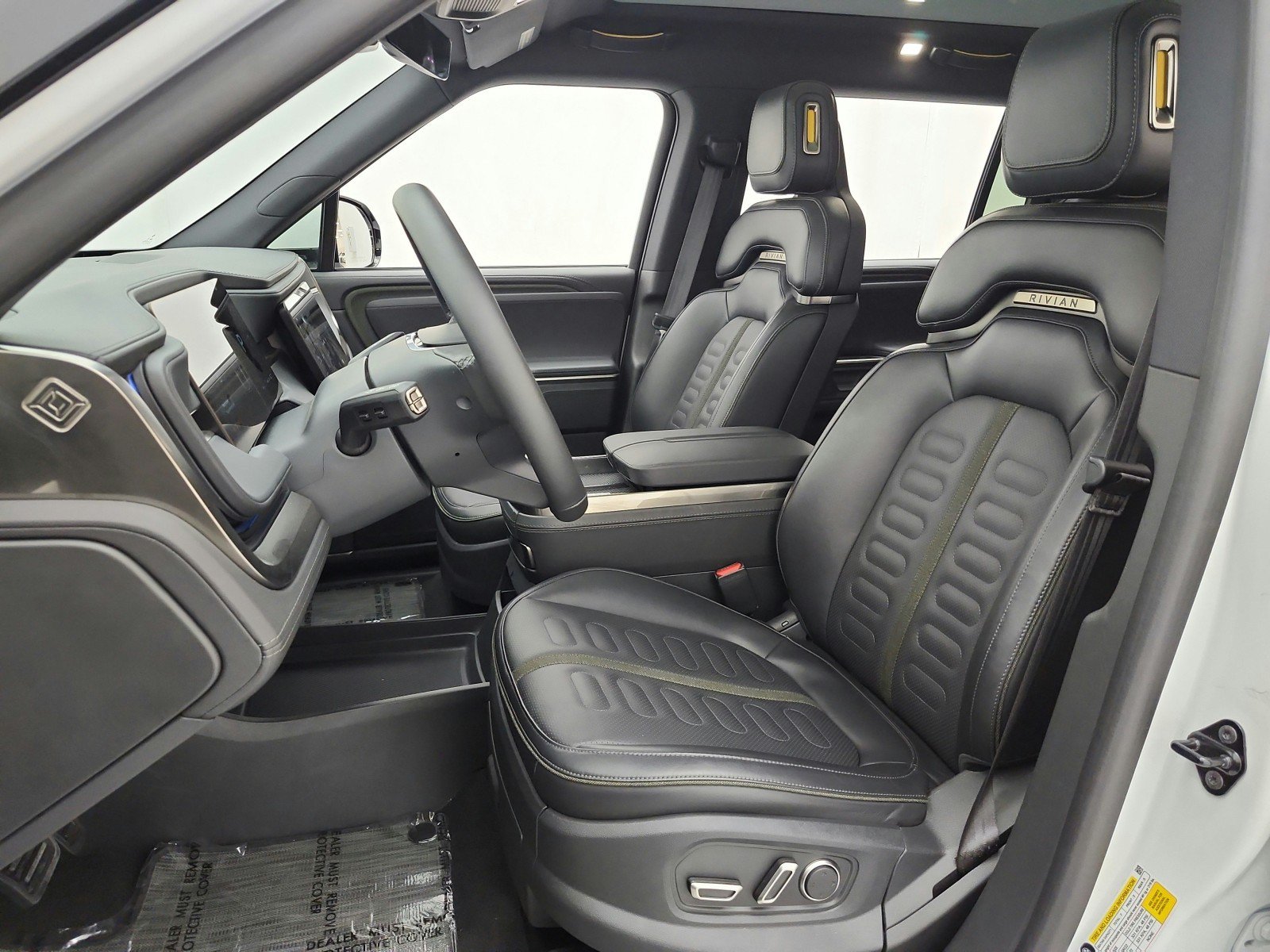Used 2025 Rivian R1S Adventure AWD/4WD image 13