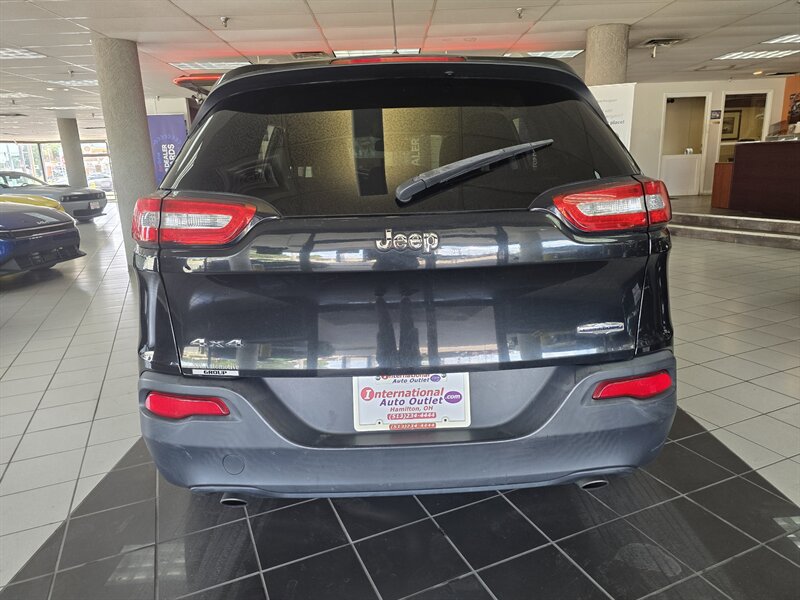 Used 2014 Jeep Cherokee Latitude AWD/4WD image 5