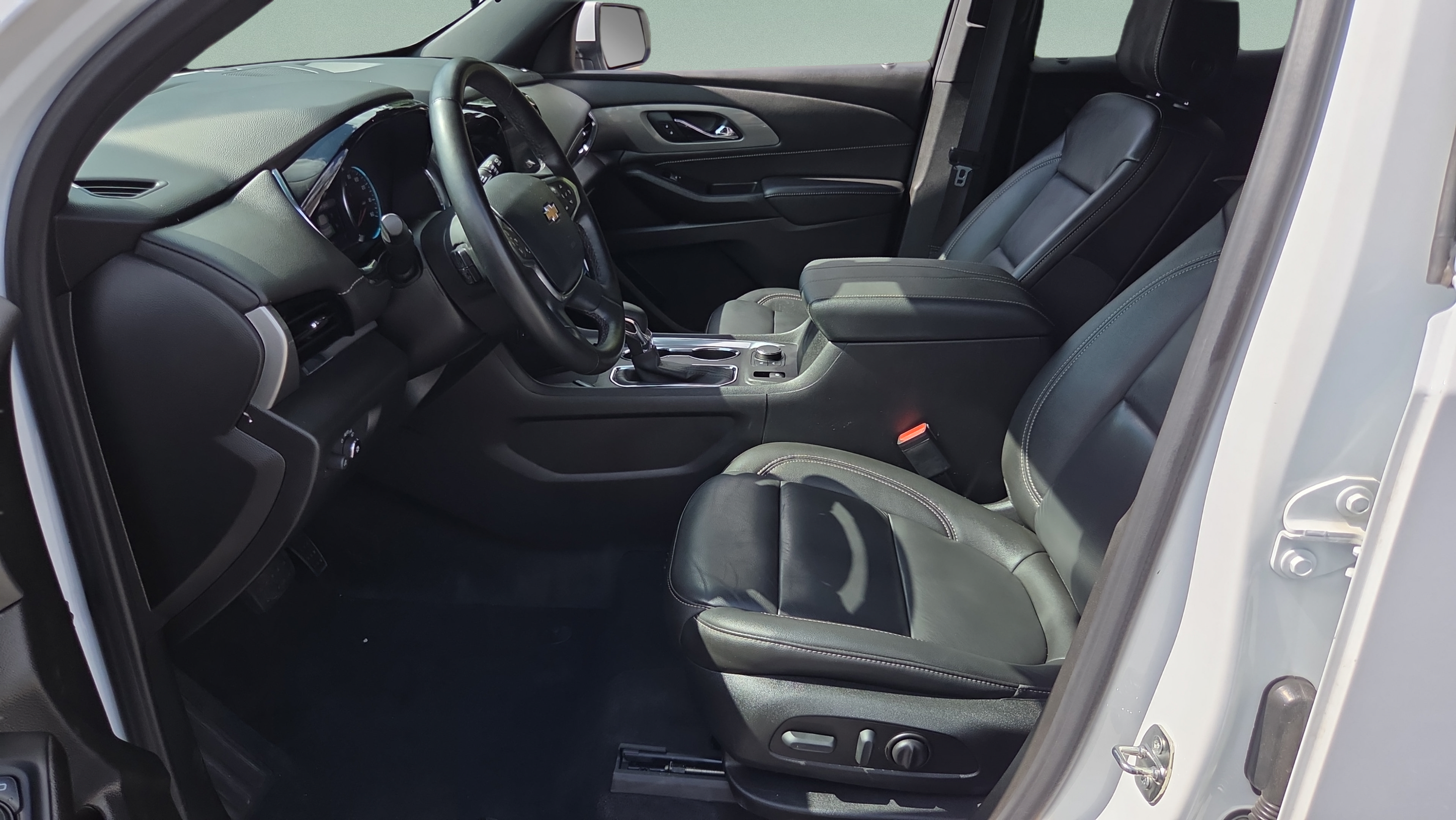 Certified 2023 Chevrolet Traverse LT FWD image 9