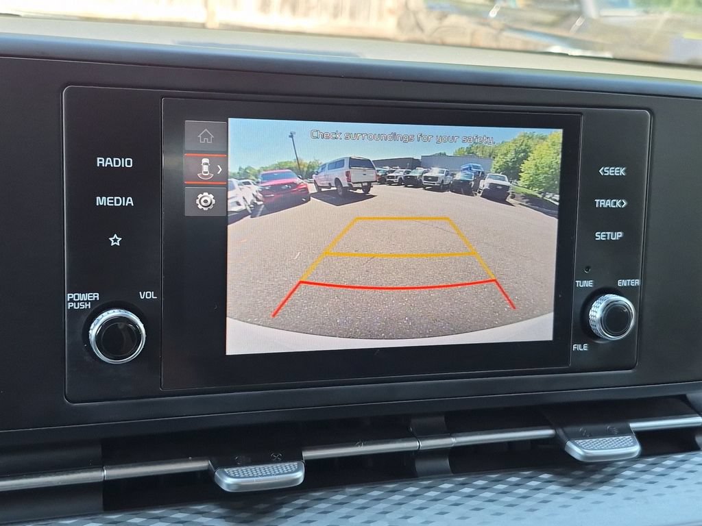 Used 2024 Kia Carnival LX FWD image 28