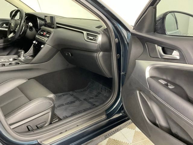 Used 2025 Genesis G70 2.5T image 17