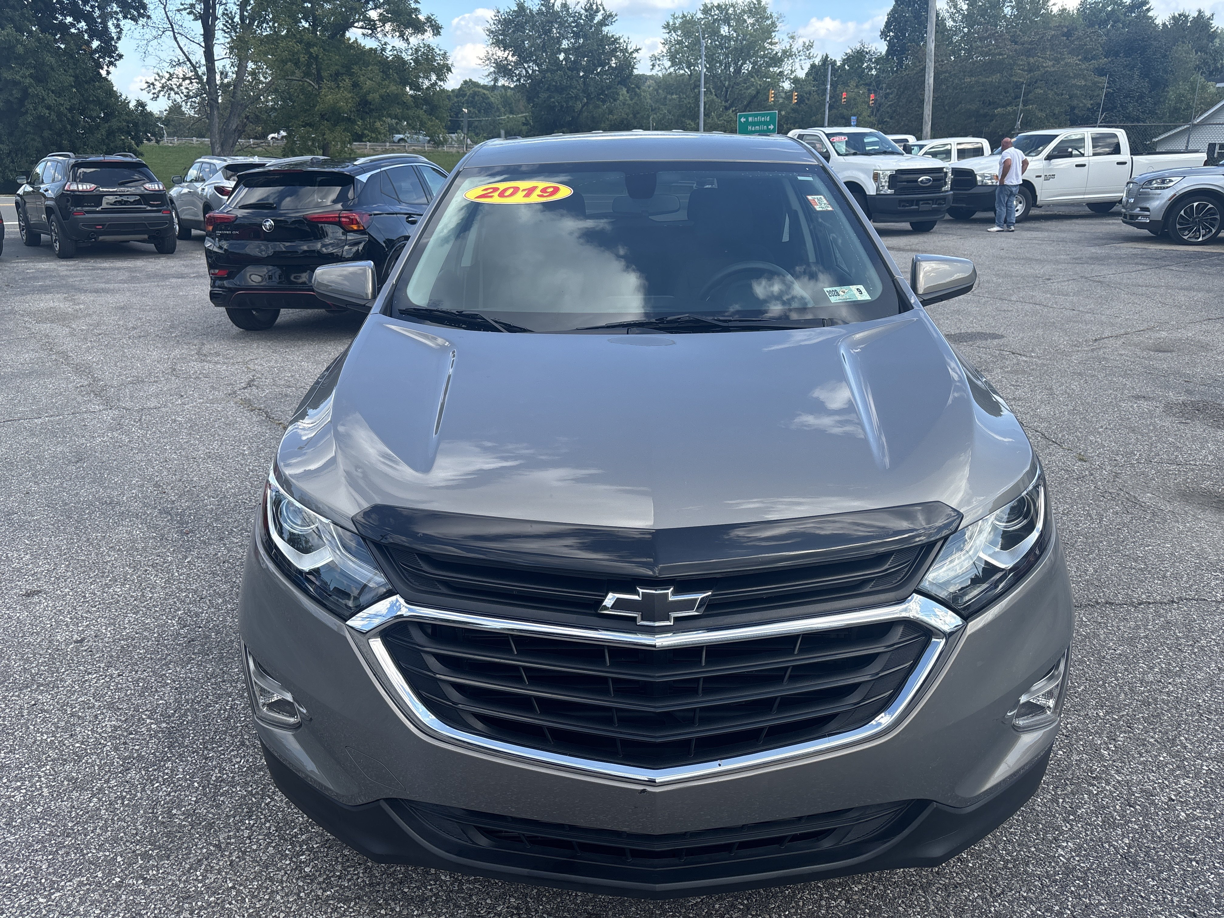 Used 2019 Chevrolet Equinox LT FWD image 2