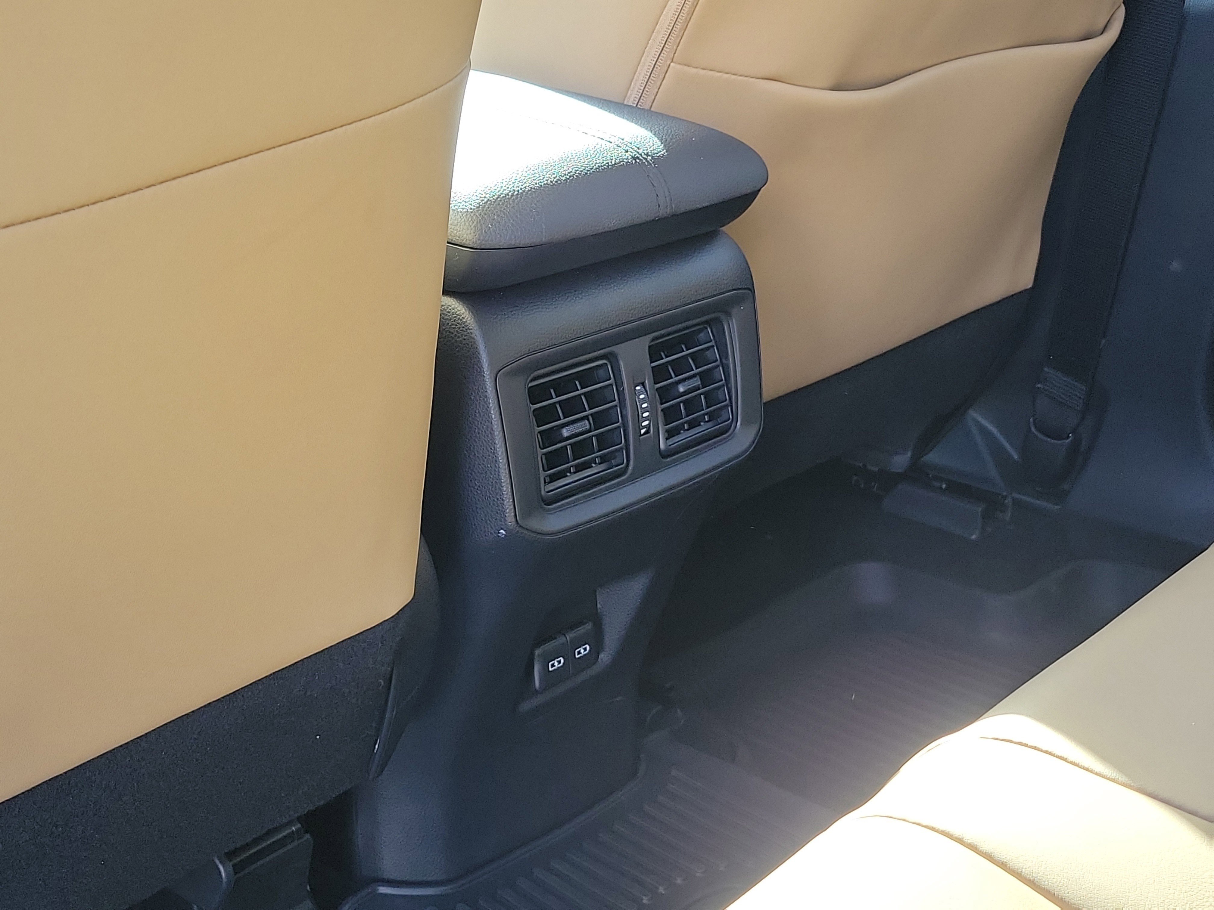 Used 2022 Toyota RAV4 XLE Premium image 15