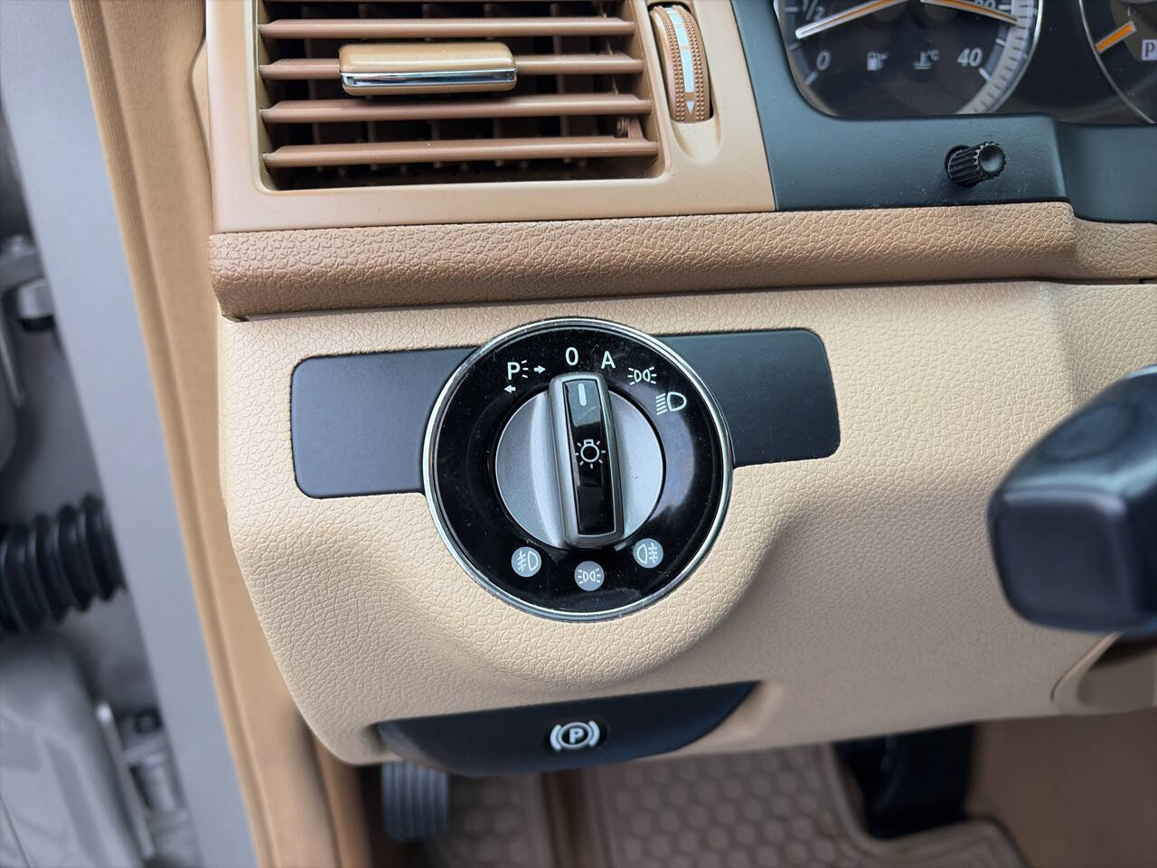 Used 2008 Mercedes-Benz C 300 Sedan image 38