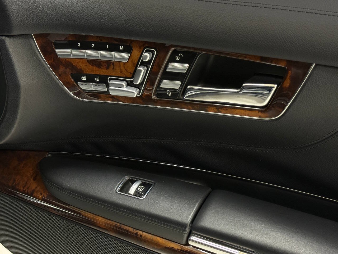 Used 2013 Mercedes-Benz CL 550 4MATIC w/ Sport Pkg image 33