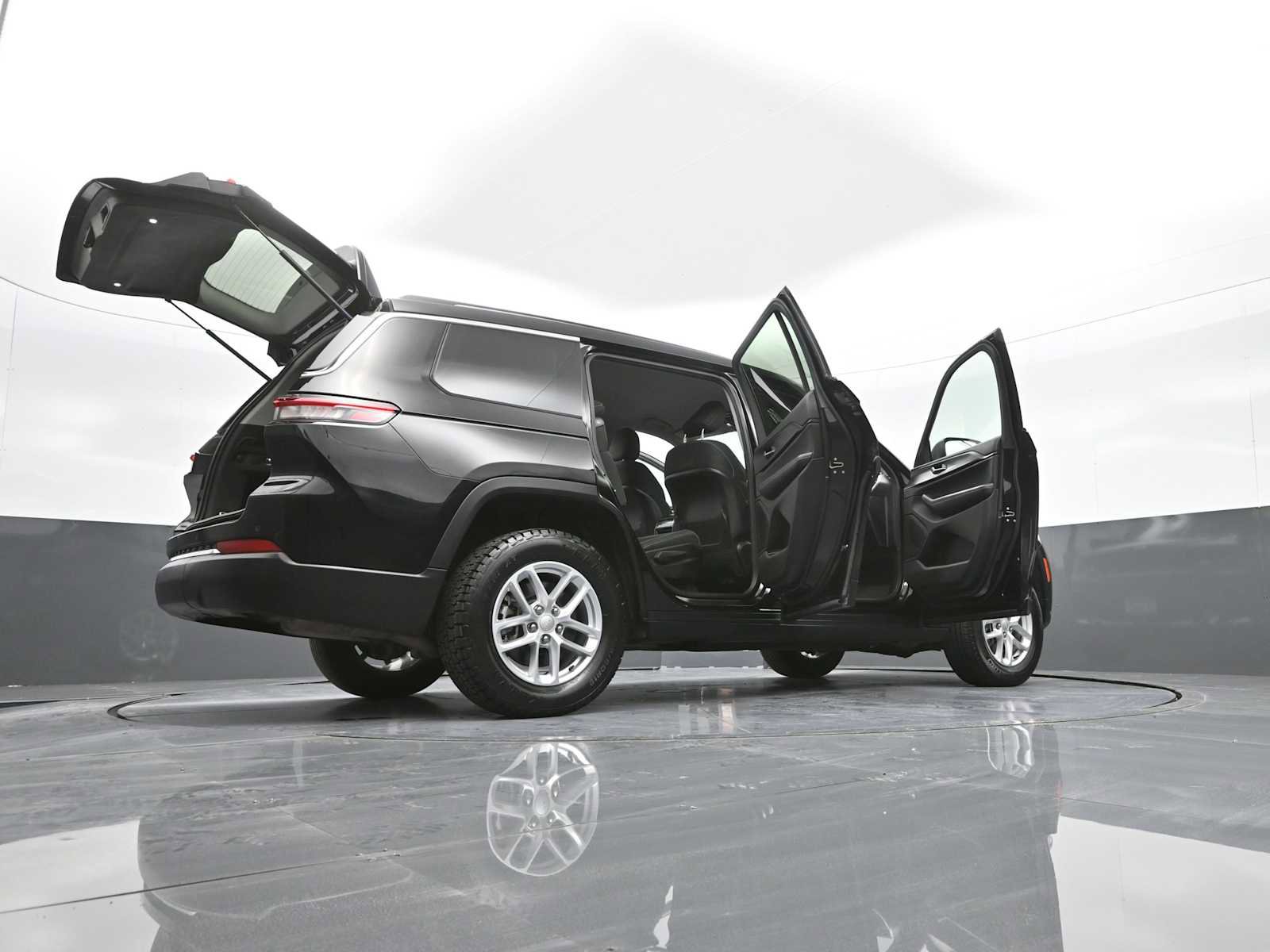 Used 2023 Jeep Grand Cherokee L Laredo image 55