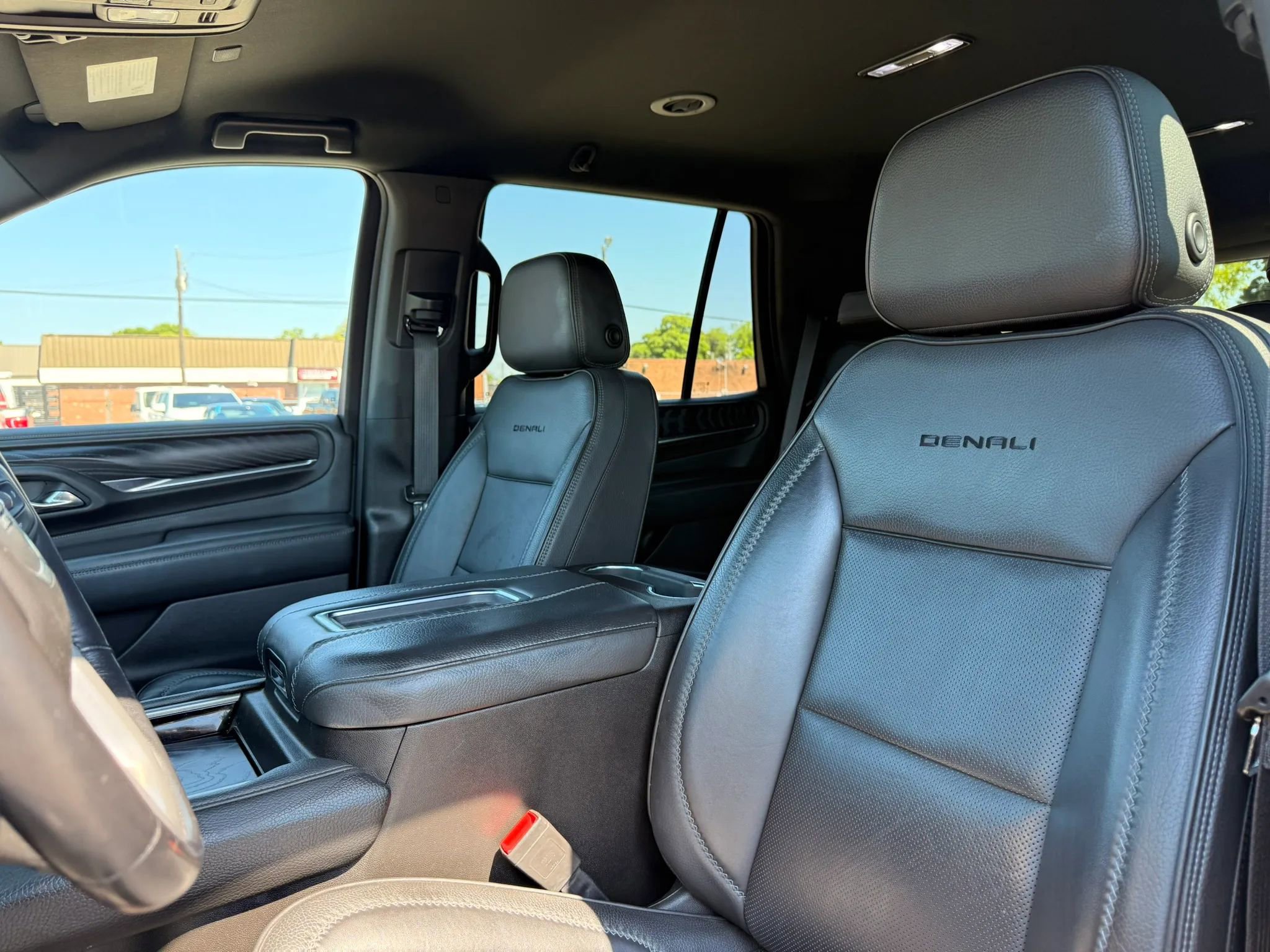 Used 2021 GMC Yukon Denali AWD/4WD image 12