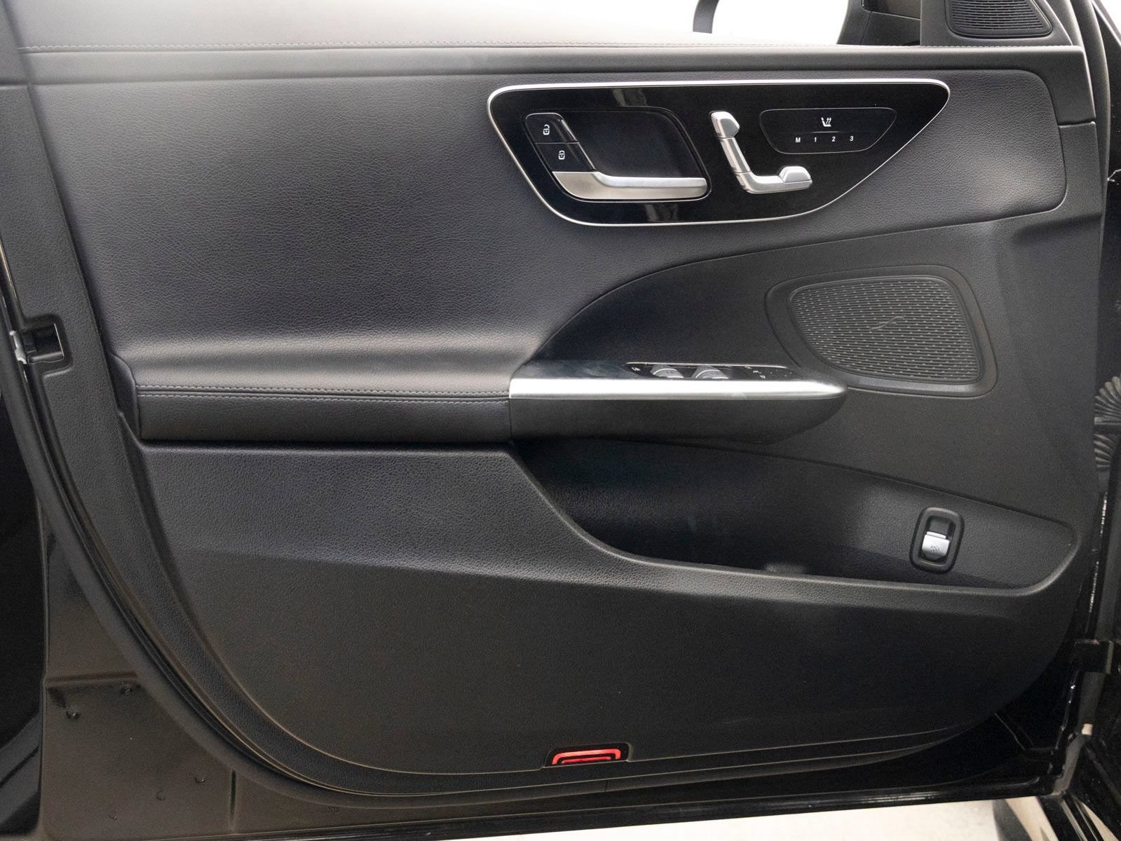 Used 2023 Mercedes-Benz C 300 Sedan image 12