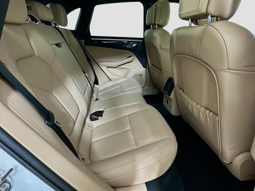 Used 2025 Porsche Macan image 29