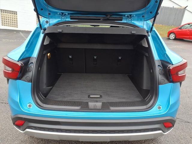 Used 2025 Chevrolet Trax LT w/ LT Convenience Package image 8