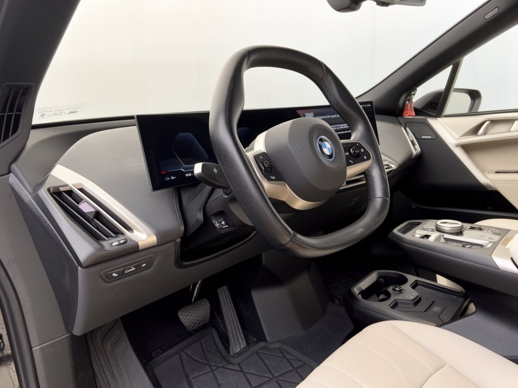 Used 2024 BMW iX xDrive50 w/ Premium Package AWD/4WD image 4