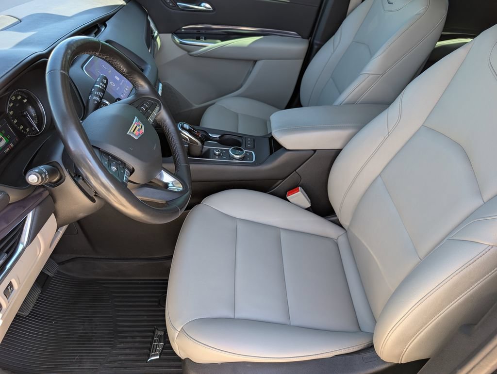 Used 2023 Cadillac XT4 Luxury w/ LPO, Onyx Lite Package AWD/4WD image 12
