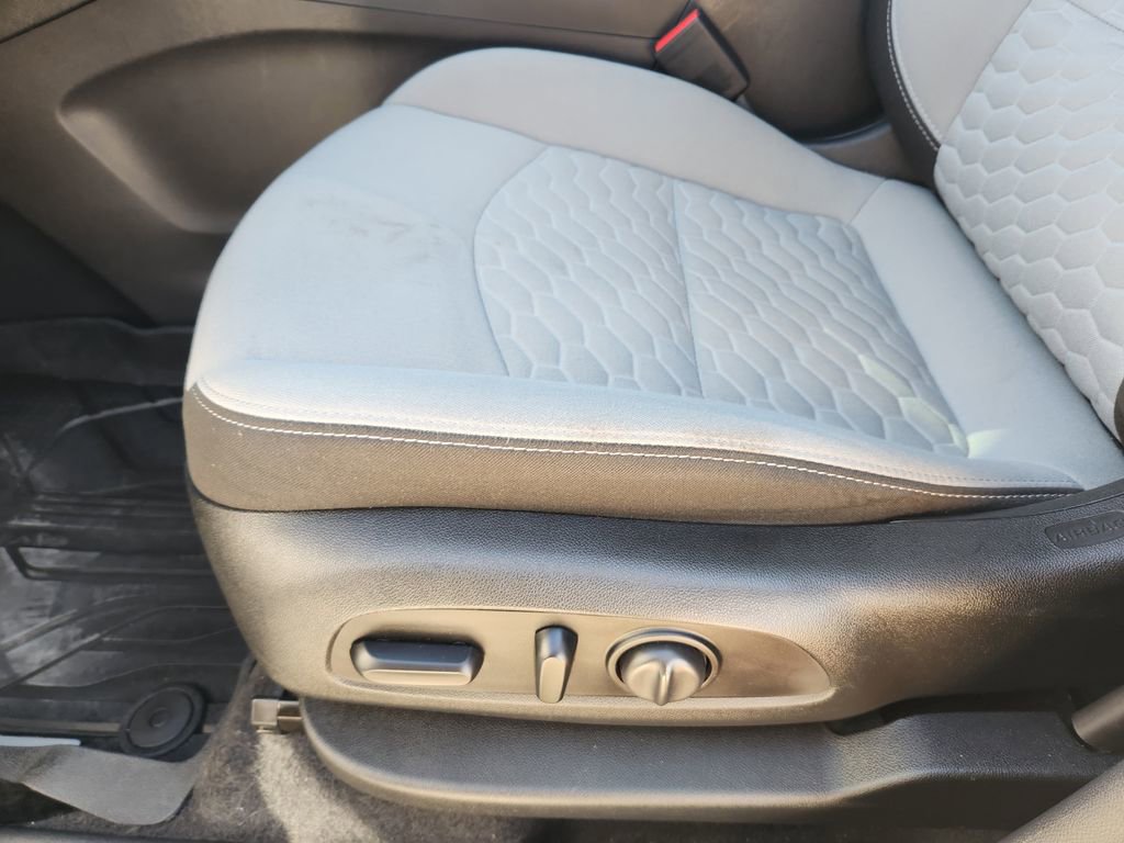 Used 2020 Chevrolet Equinox LS w/ LS Convenience Package image 29