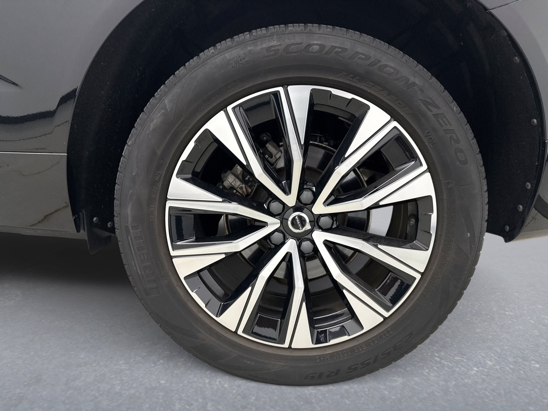 Used 2023 Volvo XC60 B5 Plus w/ Climate Package AWD/4WD image 21