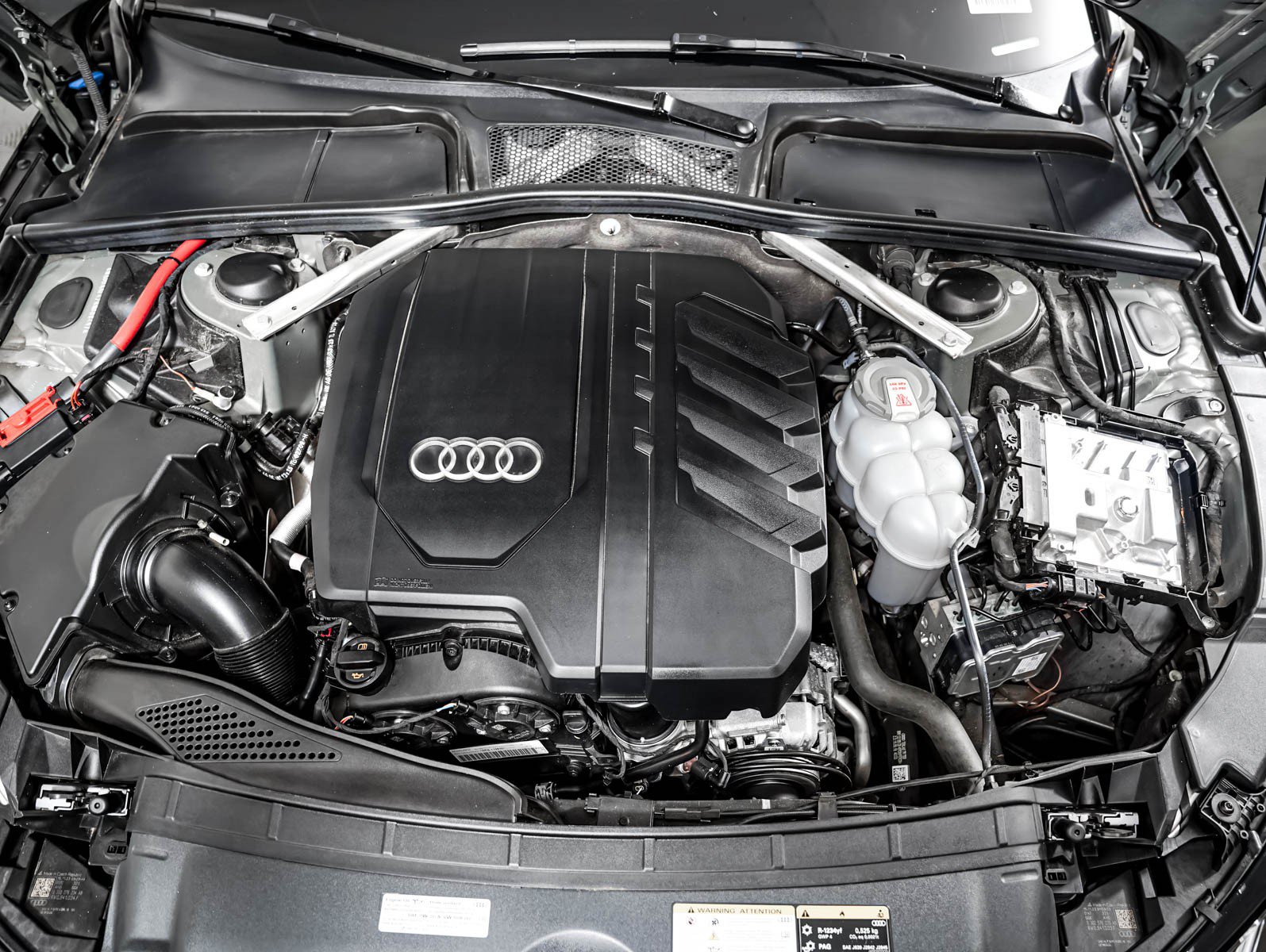 Used 2024 Audi A4 2.0T Premium w/ Convenience Package AWD/4WD image 3