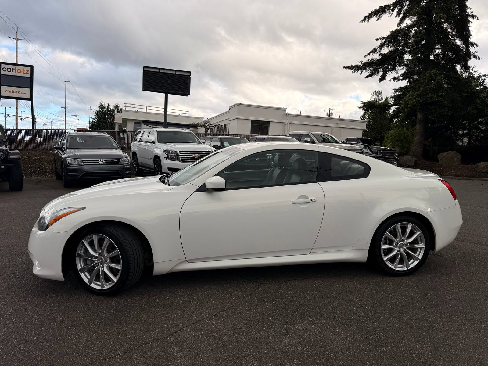 Used 2011 INFINITI G37 Journey w/ Premium Pkg RWD image 9