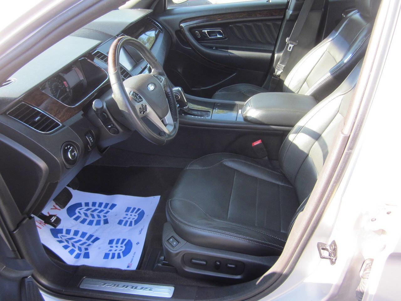 Used 2013 Ford Taurus Limited FWD image 10
