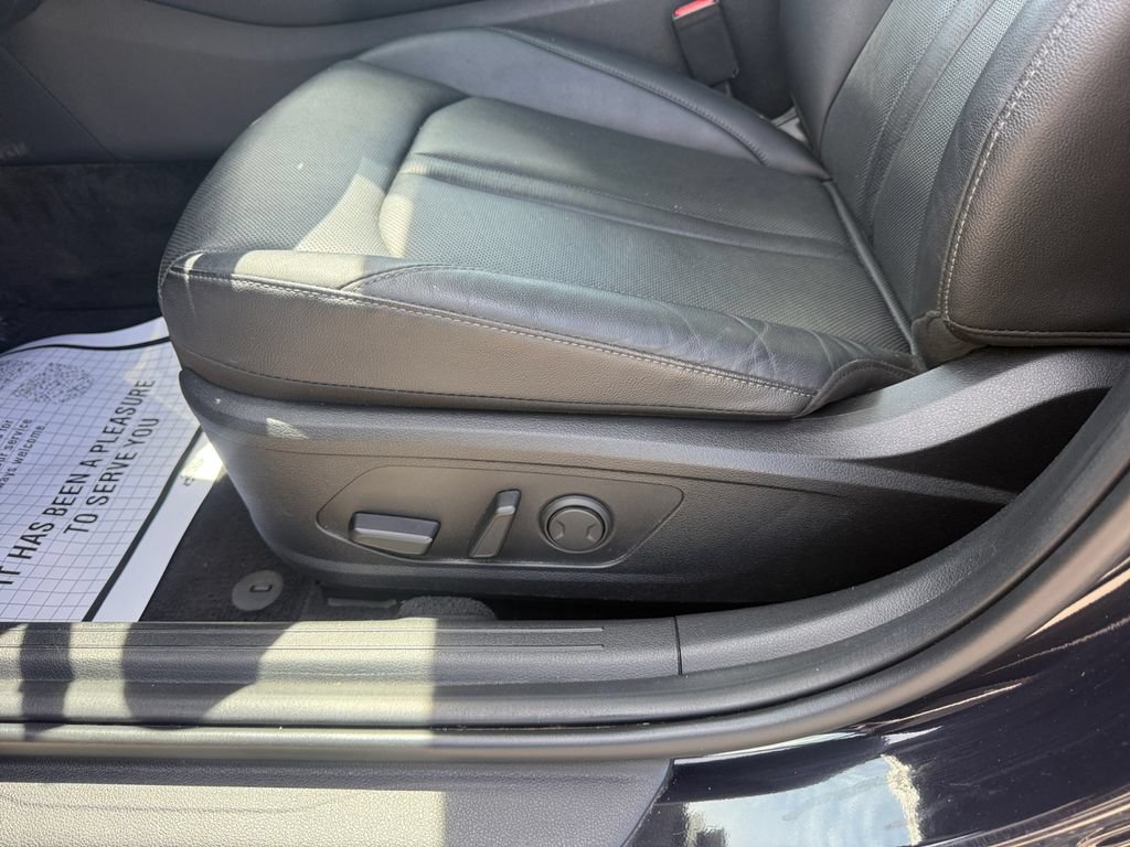 Certified 2023 Hyundai Sonata Limited w/ Preferred Accessory Package FWD image 17