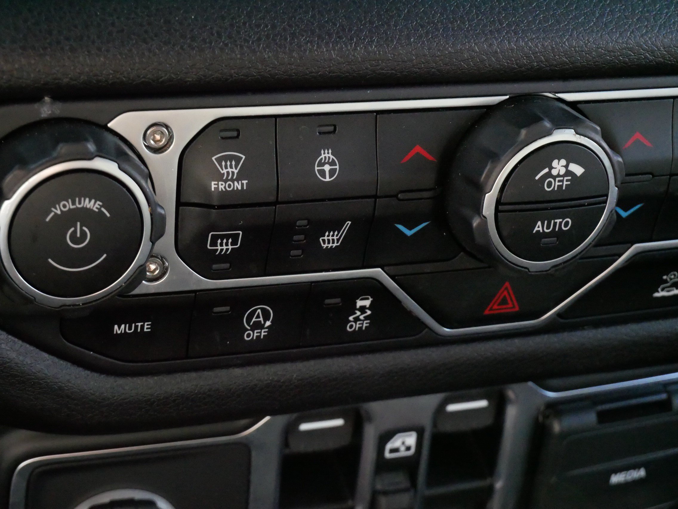 Used 2025 Jeep Gladiator Sport AWD/4WD image 28