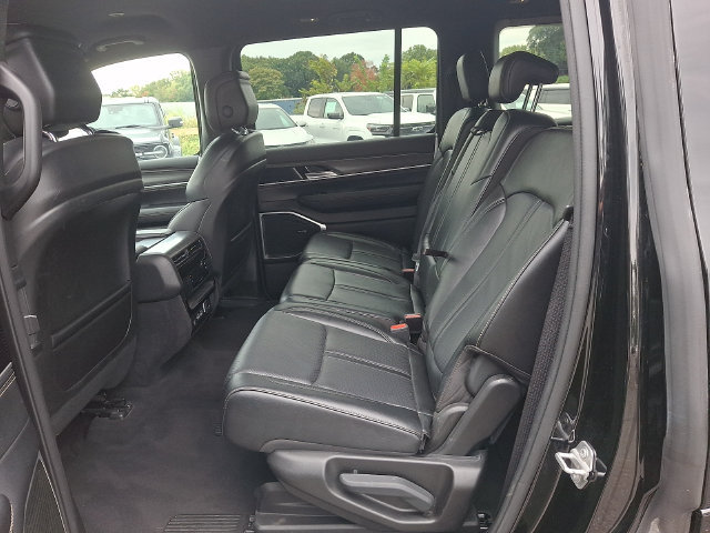 Used 2024 Jeep Wagoneer Series II w/ Flexible Seating Group AWD/4WD image 21