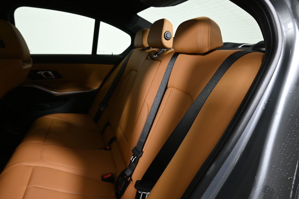 Used 2026 BMW 330i xDrive Sedan w/ M Sport Package image 4