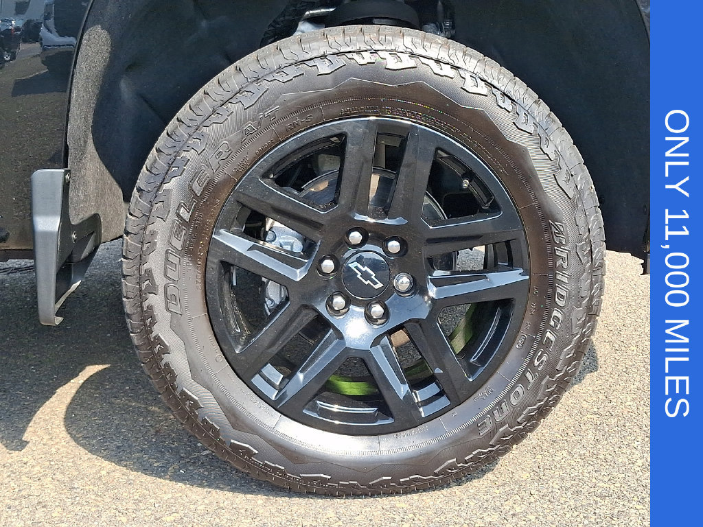 Used 2025 Chevrolet Silverado 1500 LT Trail Boss w/ LPO, Dark Essentials Package AWD/4WD image 8