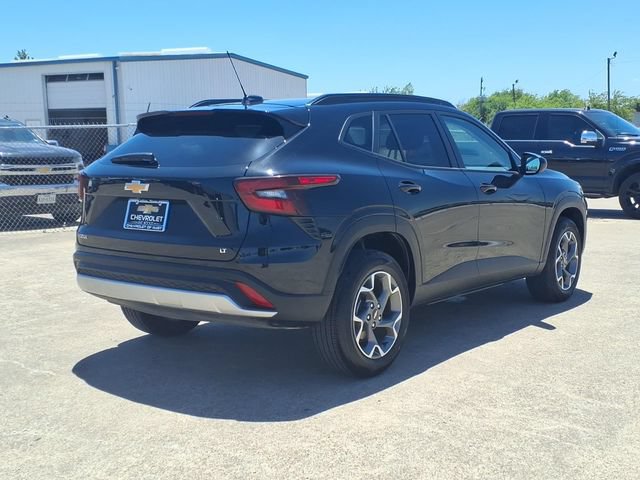 Used 2026 Chevrolet Trax LT FWD image 5