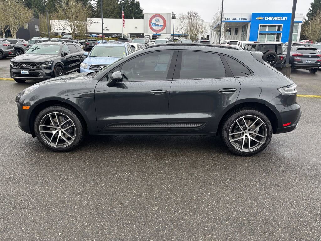 Used 2024 Porsche Macan Base image 8