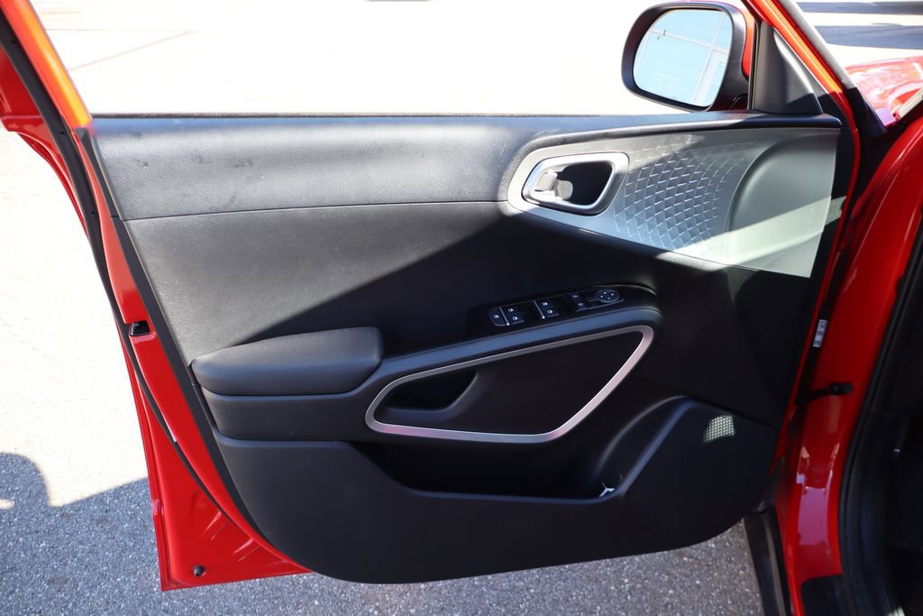 Used 2025 Kia Soul LX w/ Option Group 015 image 8