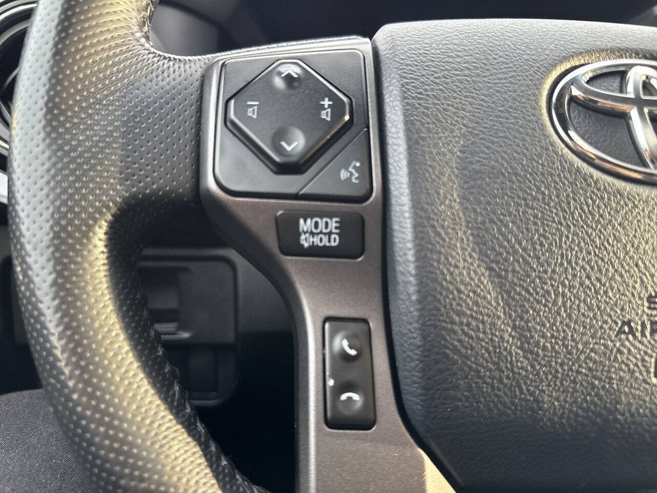 Used 2019 Toyota Tacoma TRD Sport AWD/4WD image 34
