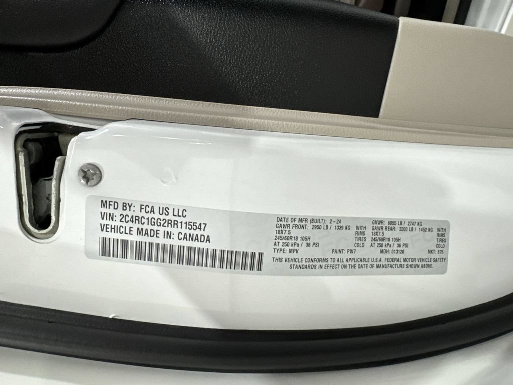 Used 2024 Chrysler Pacifica Limited FWD image 42