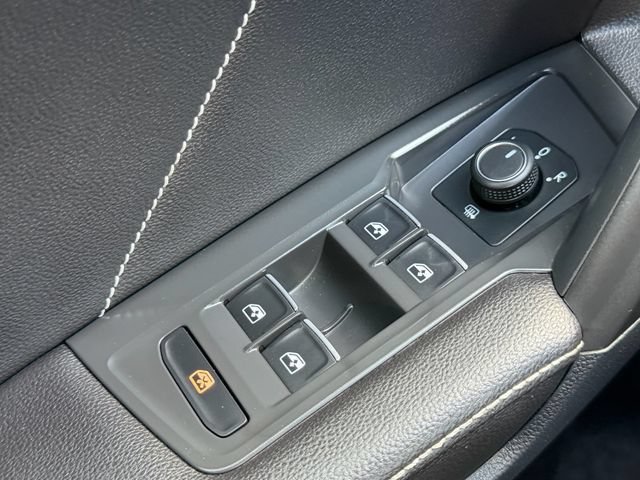 Used 2022 Volkswagen Tiguan SE w/ Panoramic Sunroof Package AWD/4WD image 28