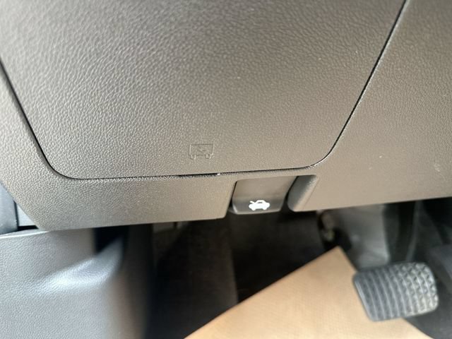 Used 2025 Chevrolet Trax RS w/ Driver Confidence Package FWD image 49