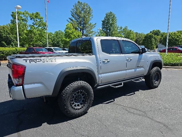 Used 2016 Toyota Tacoma TRD Off-Road w/ Towing Package AWD/4WD image 10