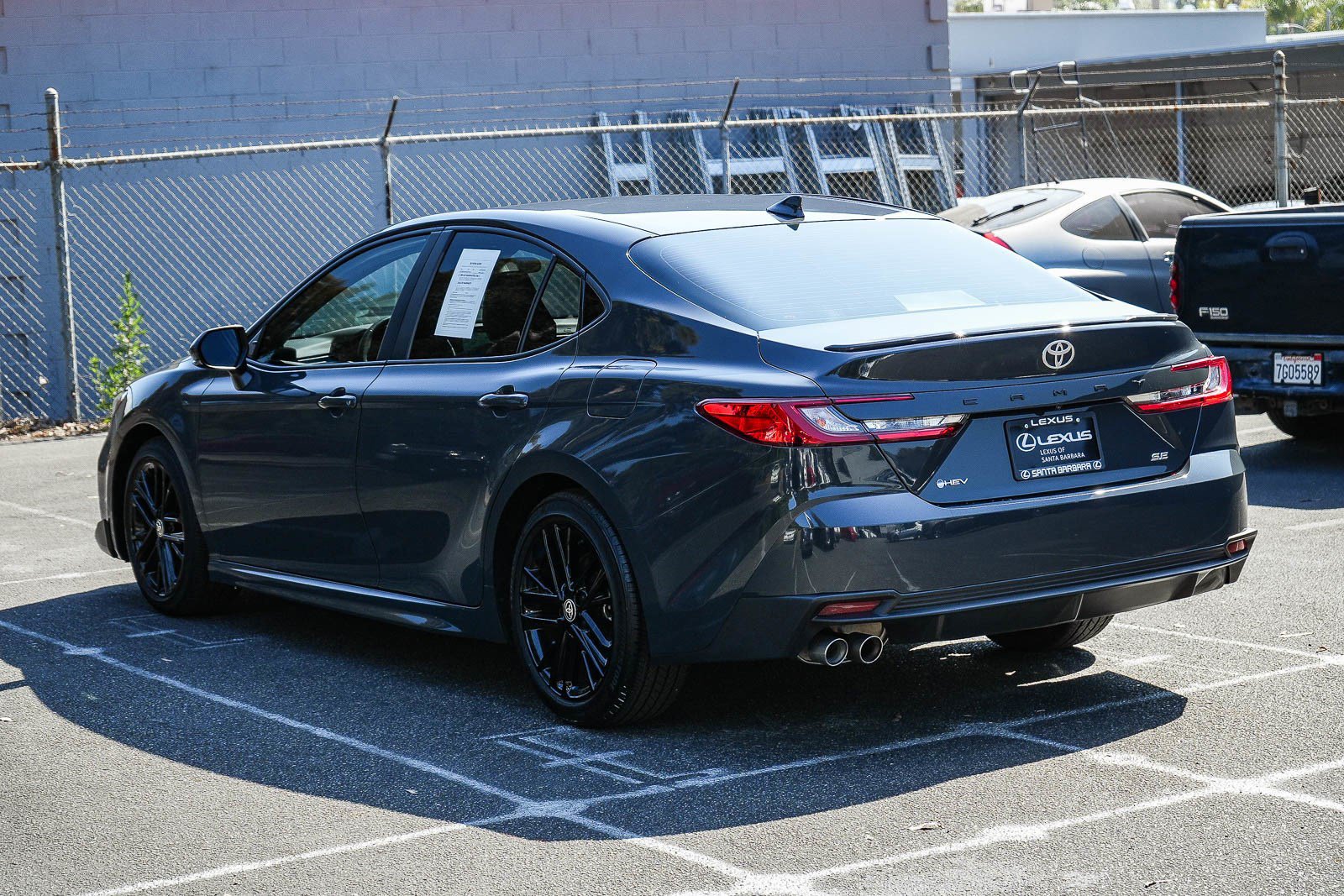 Used 2025 Toyota Camry SE FWD image 4