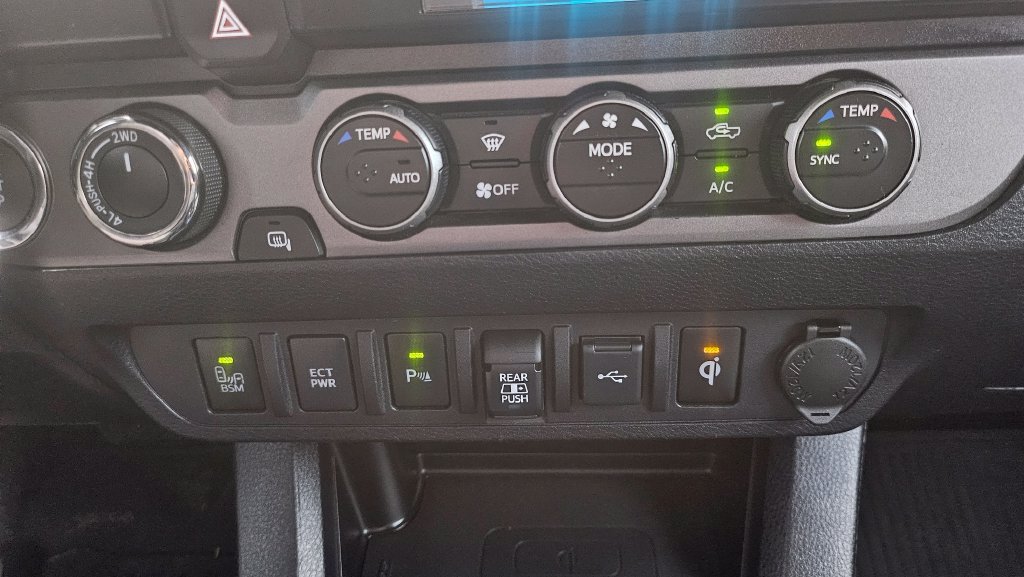 Used 2021 Toyota Tacoma TRD Off-Road w/ Technology Package AWD/4WD image 34