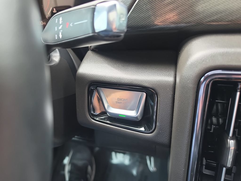 Certified 2025 GMC Yukon AT4 w/ AT4 Premium Plus Package AWD/4WD image 20
