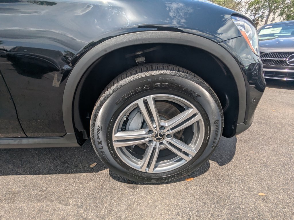 Used 2022 Mercedes-Benz GLC 300 4MATIC w/ Premium Package Lite image 24