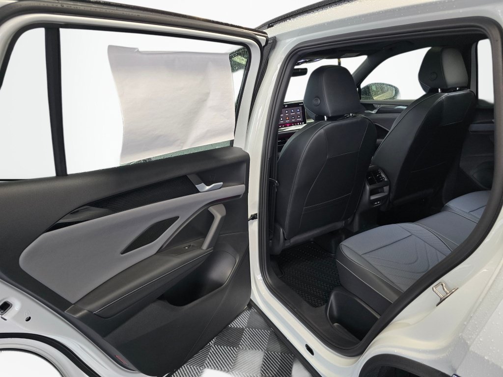 New 2026 Volkswagen Tiguan SE R-Line AWD/4WD image 34