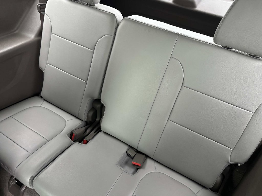 Used 2021 Chevrolet Traverse Premier FWD image 13