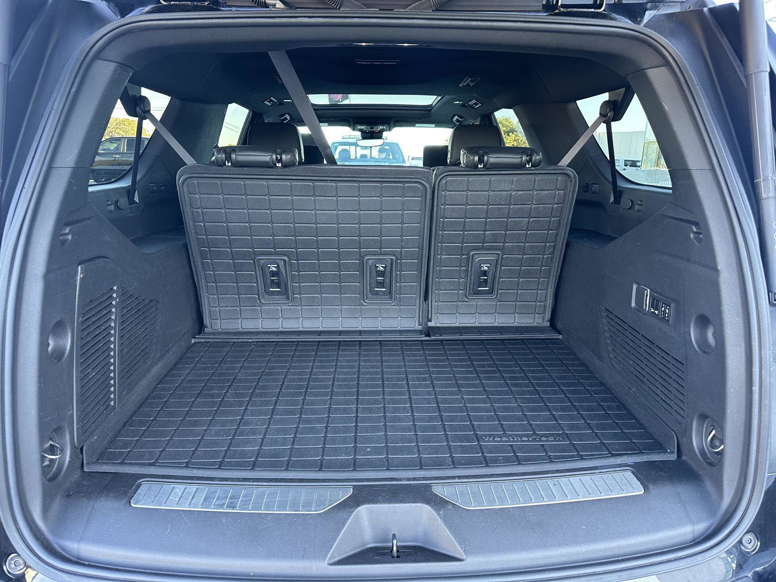 Used 2023 Chevrolet Suburban High Country image 46