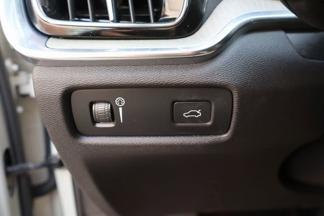 Used 2021 Volvo V60 T5 Cross Country w/ Climate Package image 12