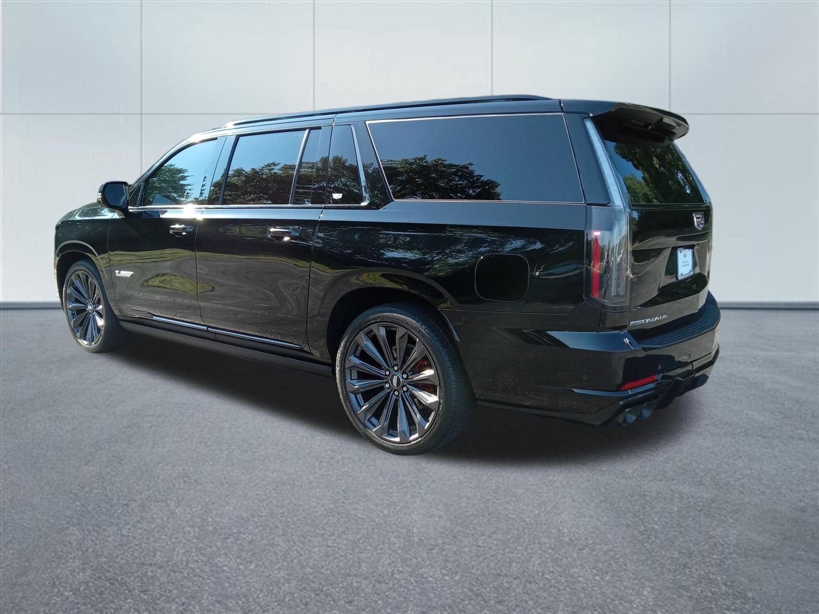 Used 2026 Cadillac Escalade ESV V AWD/4WD image 3